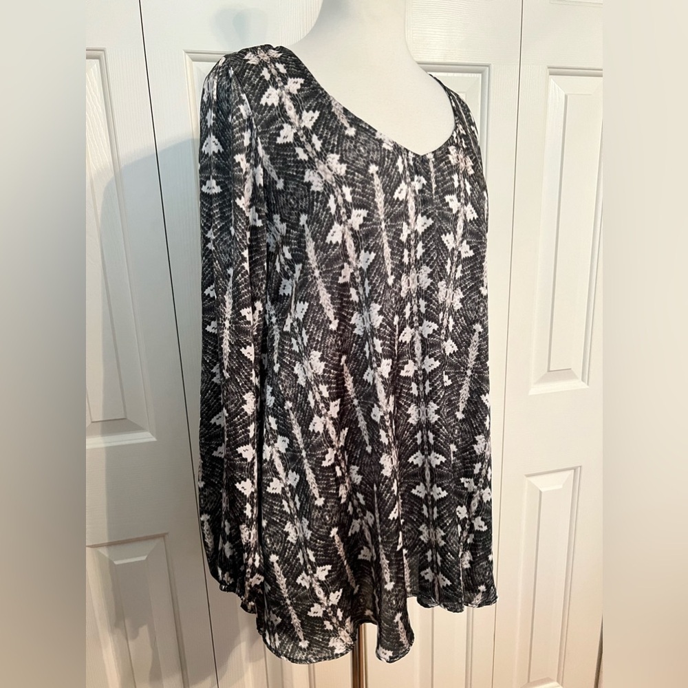 Gray Bell Sleeve Tunic - Picture 3 of 9